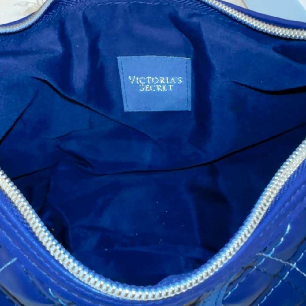 Victoria’s Secret Quilted Navy Blue Shoulder Bag w/ Heart Charm Y2K Vintage - Picture 4 of 6